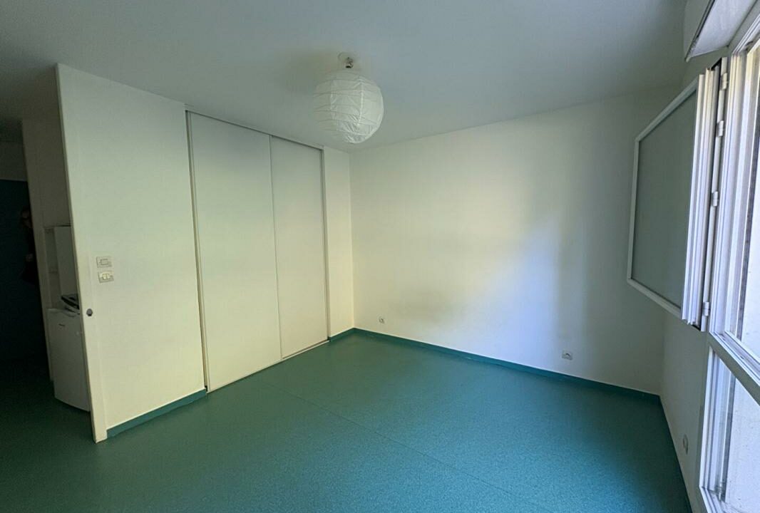 V-0025878-17092025-034837-3