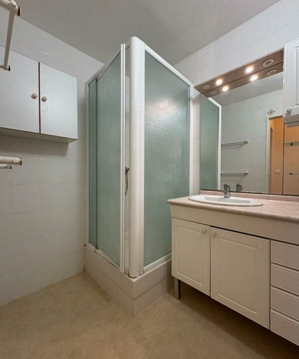 017583589-08102025-034008-5