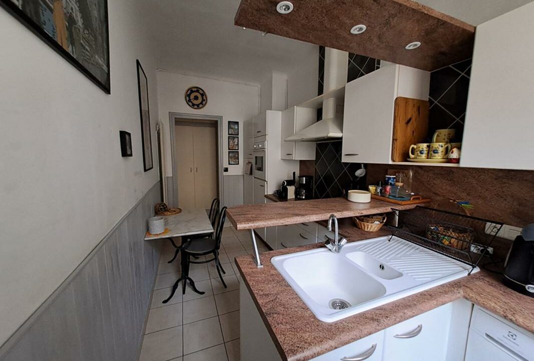 V-0025852-11102025-034937-2