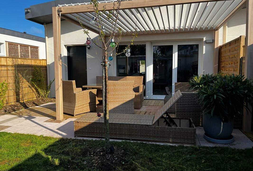 V-0025883-11102025-034938