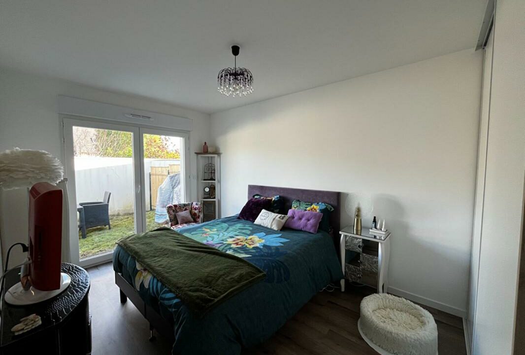 V-0025883-11102025-034938-3