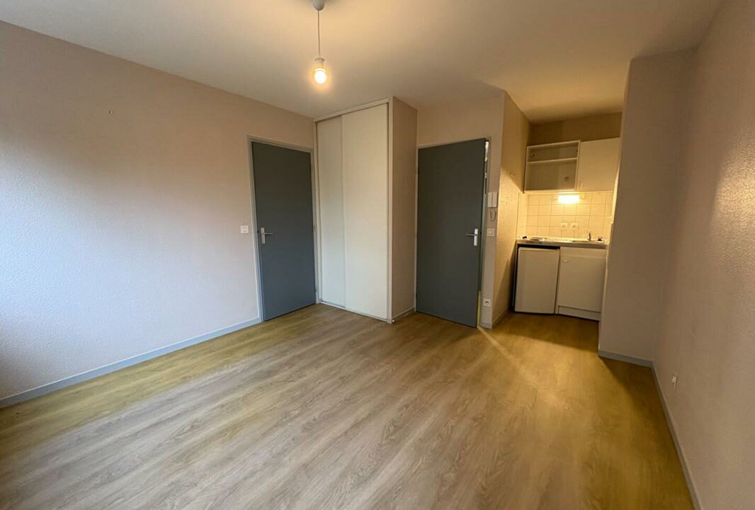 011901710-22112025-044805