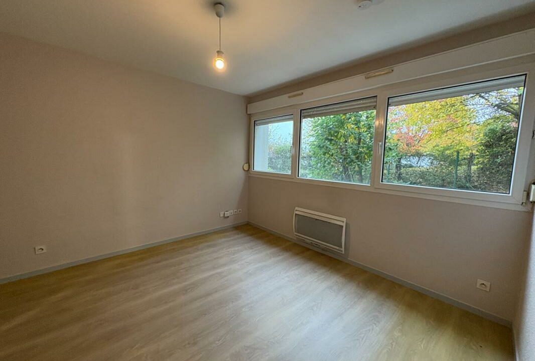 011901710-22112025-044805-2